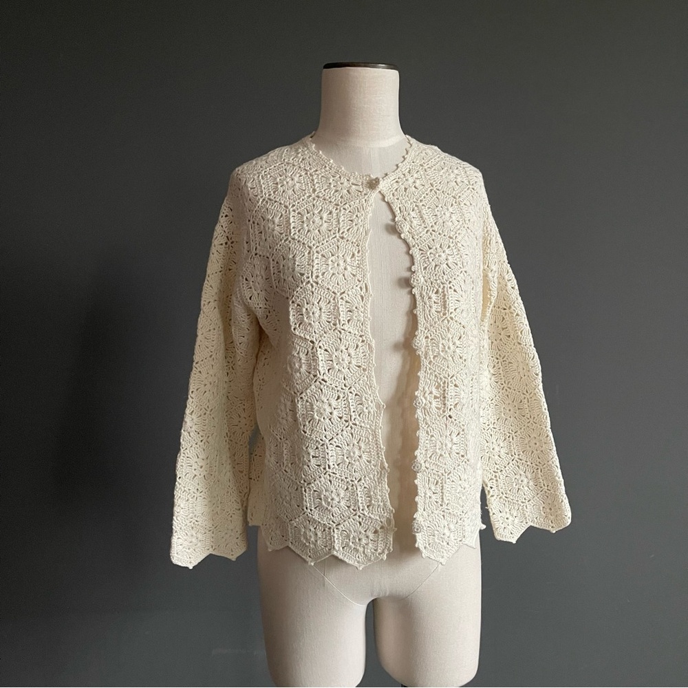 Vintage Tiara Petites Cream Crochet Floral Scallop Cardigan Cottagecore Dainty